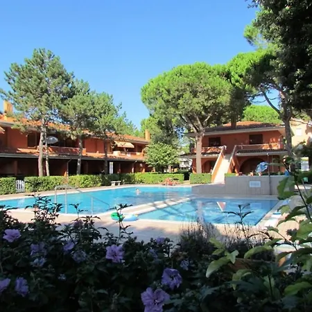 Chill In Our Gorgeous Pool-beahost Daire Bibione