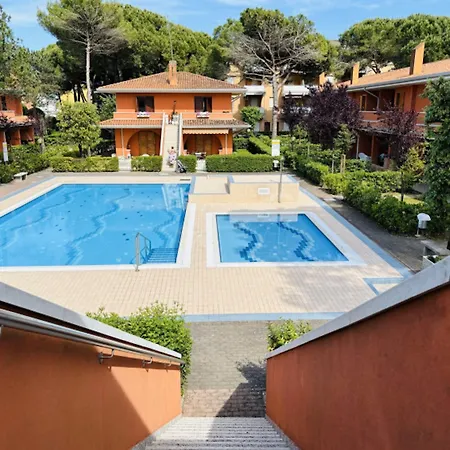 Chill In Our Gorgeous Pool-beahost